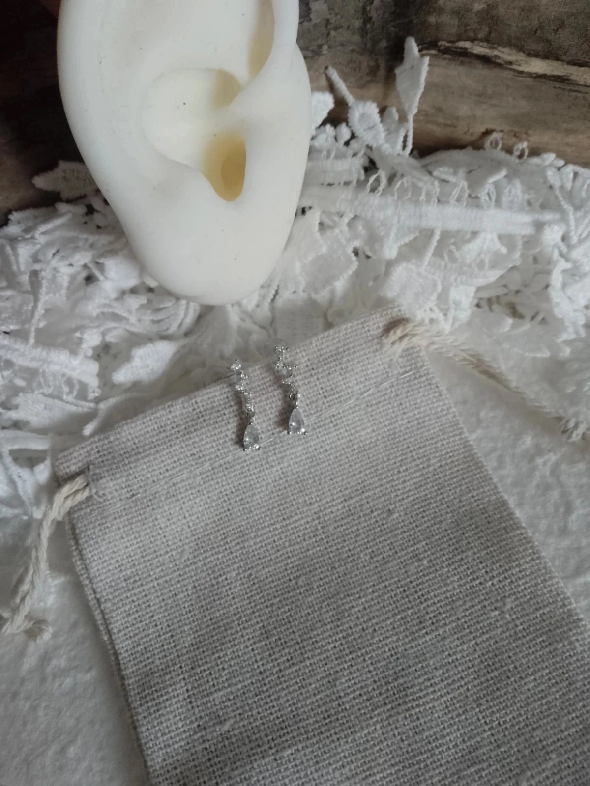 Zilveren oorbellen met witte zirkonia – photo 3